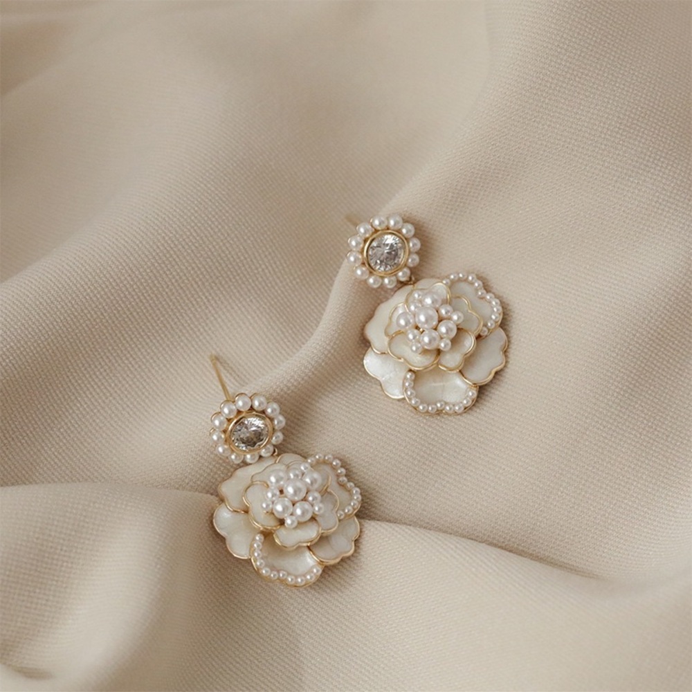 Chanel Style Metal Pearl Earnings - Picture 3 of 6